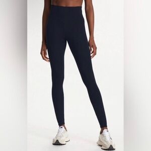 Vuori NWT Chilled Out 7/8 Leggings Color Ink Navy XL